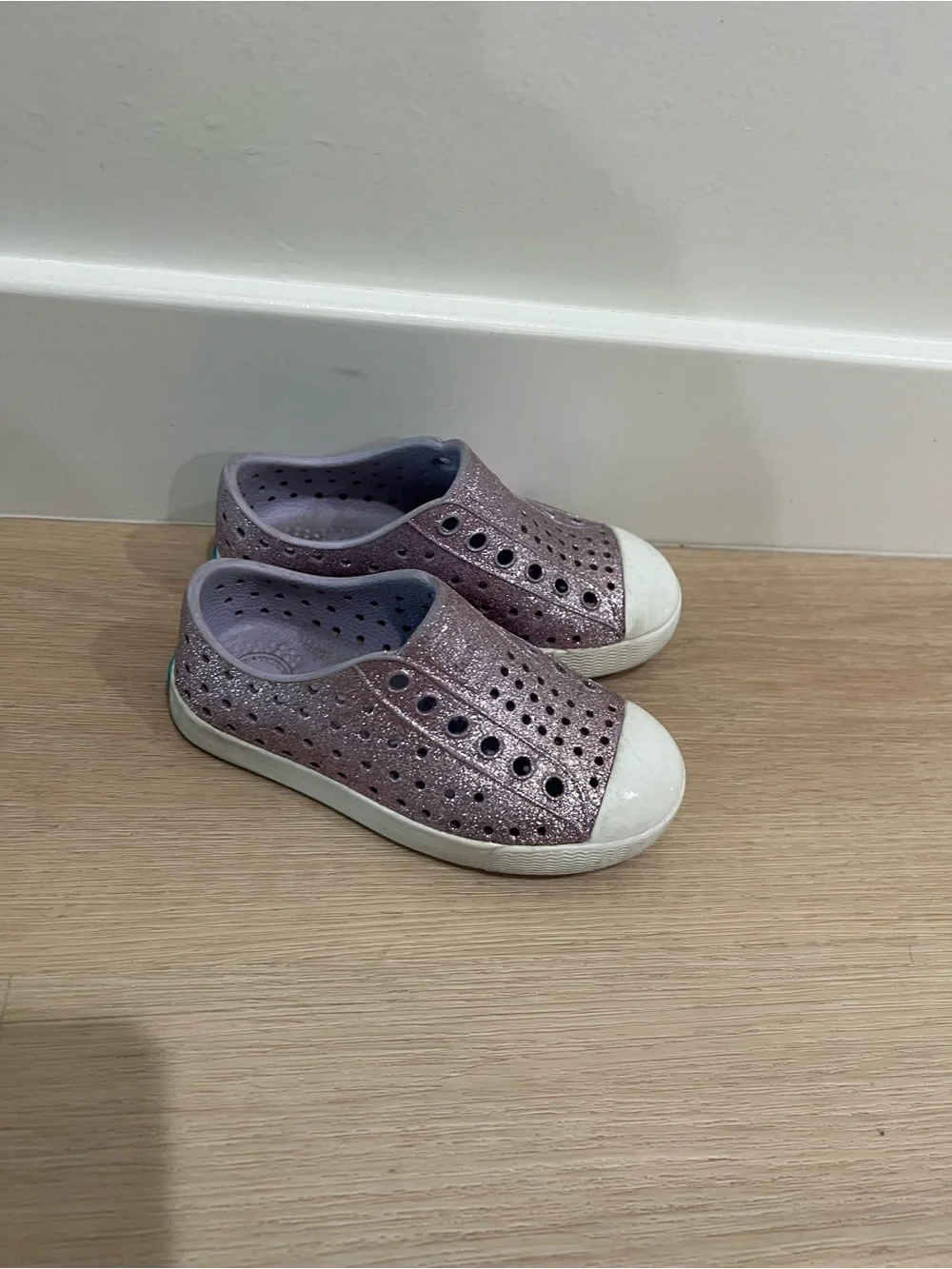 Native Jefferson Kids Slip-On Shoes in sparkling purple